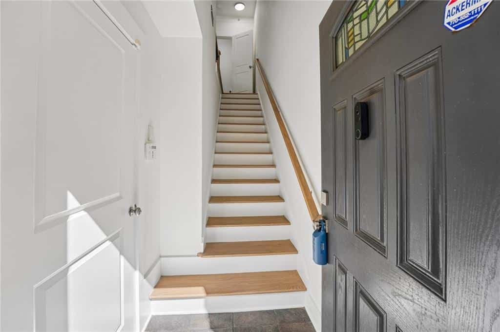 Listing photo 6