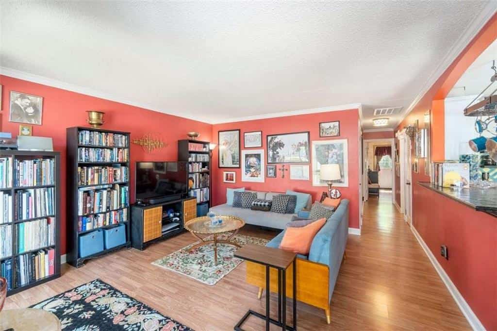 Listing photo 3