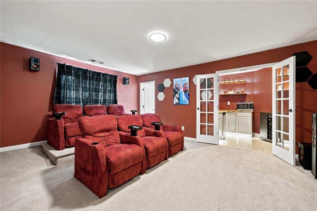 Listing photo 6