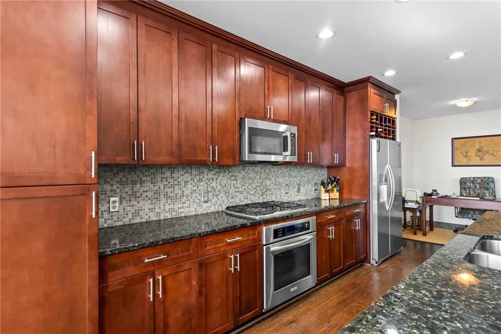 Listing photo 6