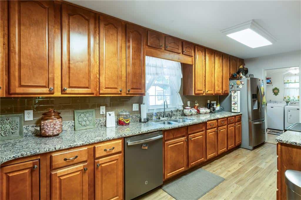Listing photo 6