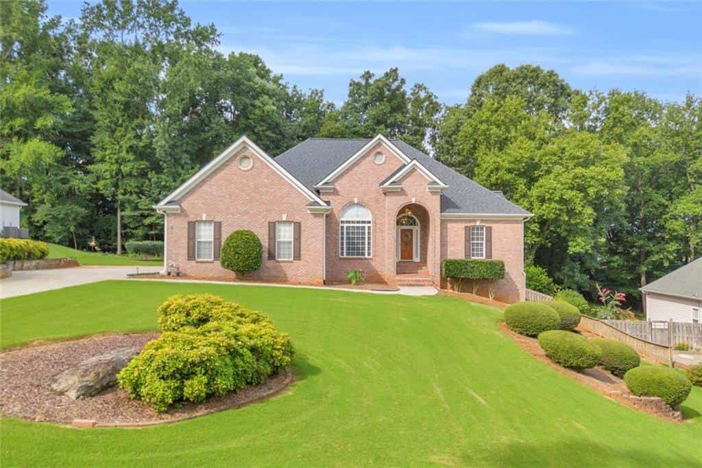 1390 Beringer Drive, Hoschton, GA 30548