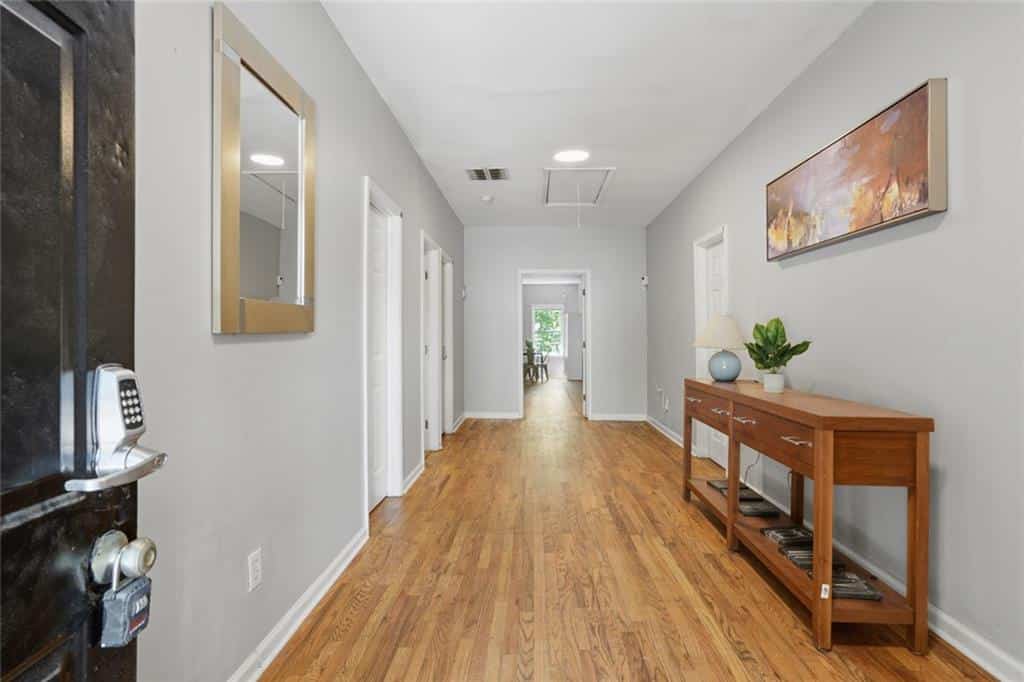 Listing photo 6