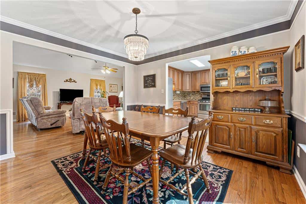 Listing photo 6