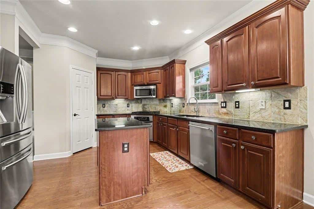 Listing photo 6