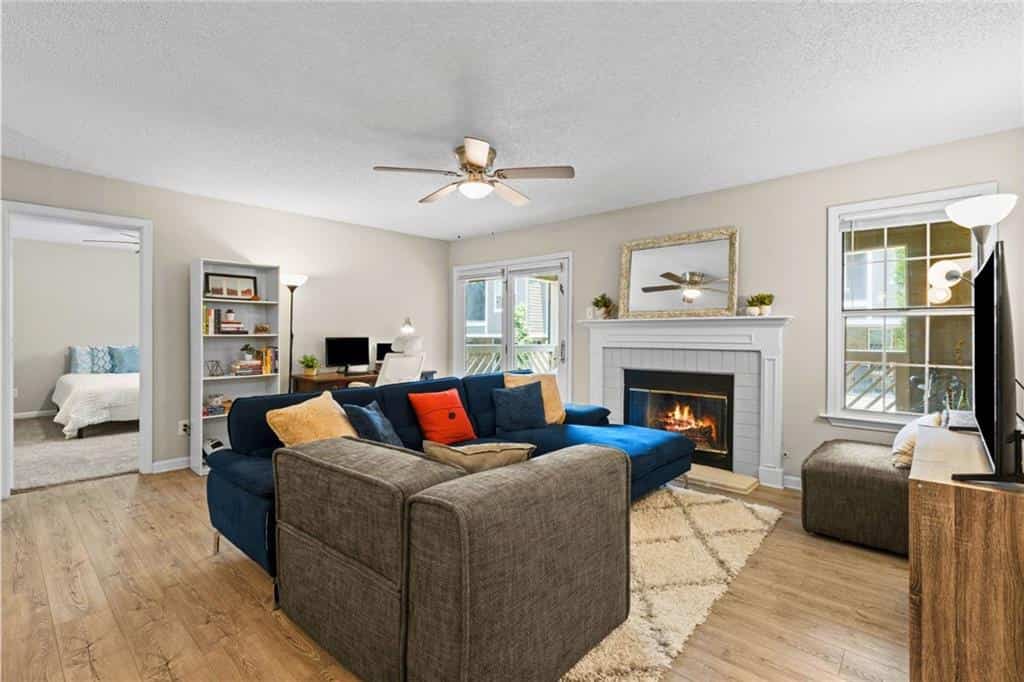 Listing photo 3