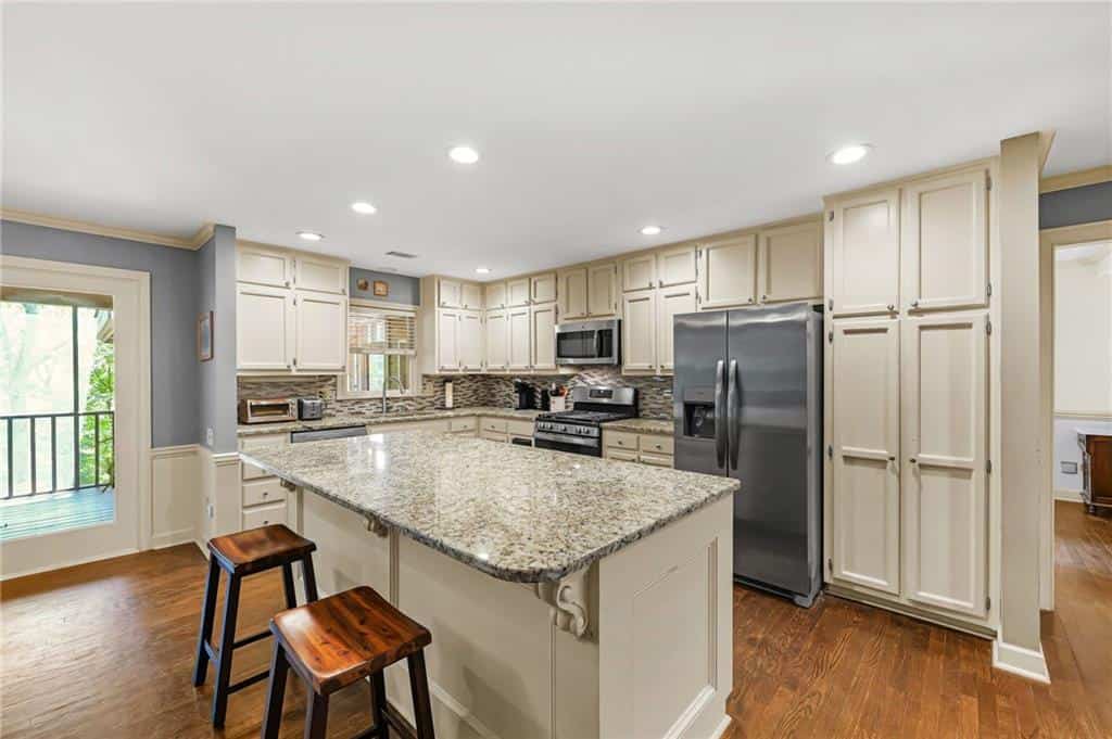Listing photo 6