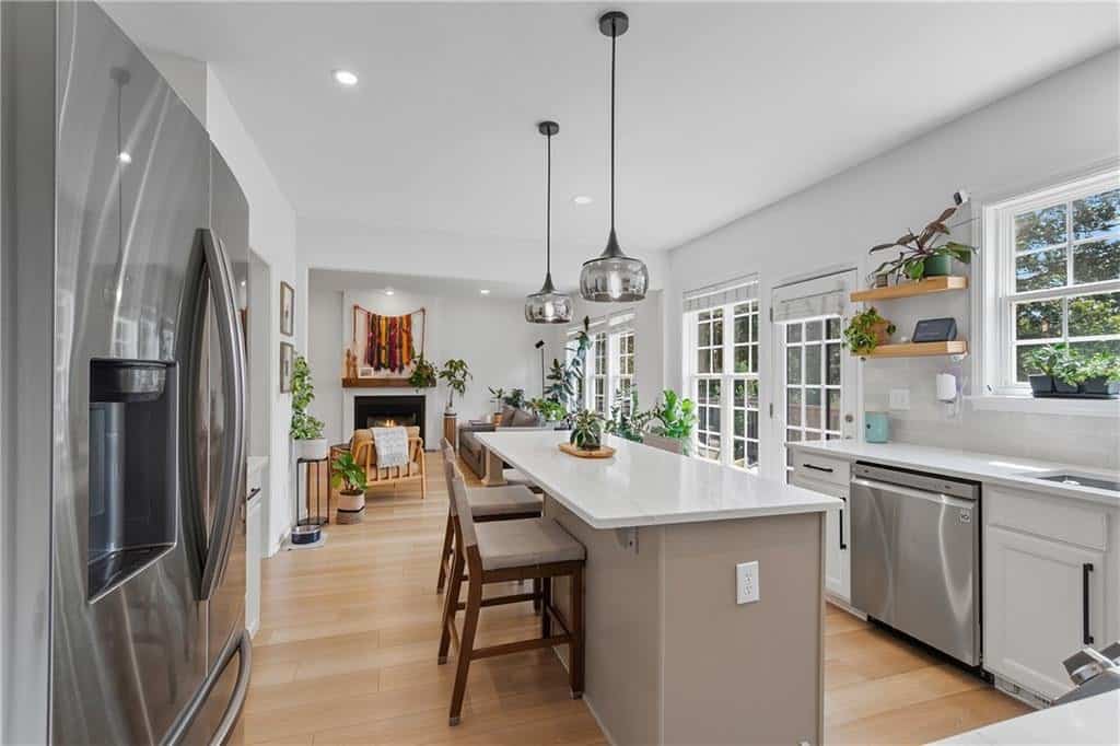 Listing photo 6