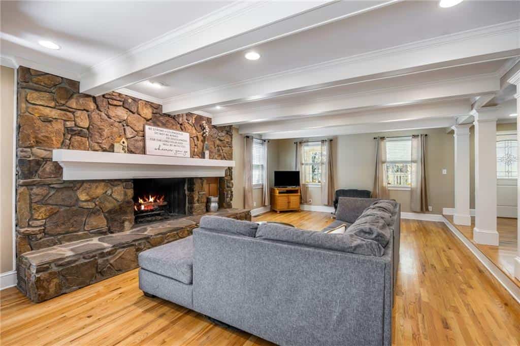 Listing photo 6
