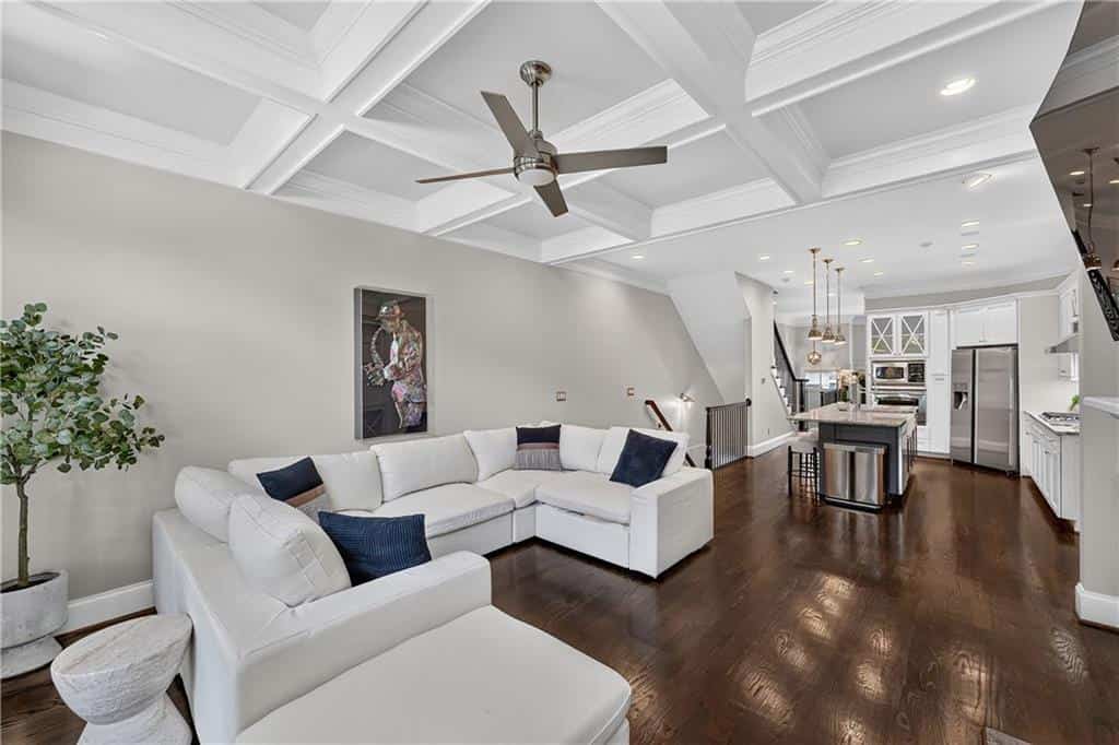 Listing photo 6