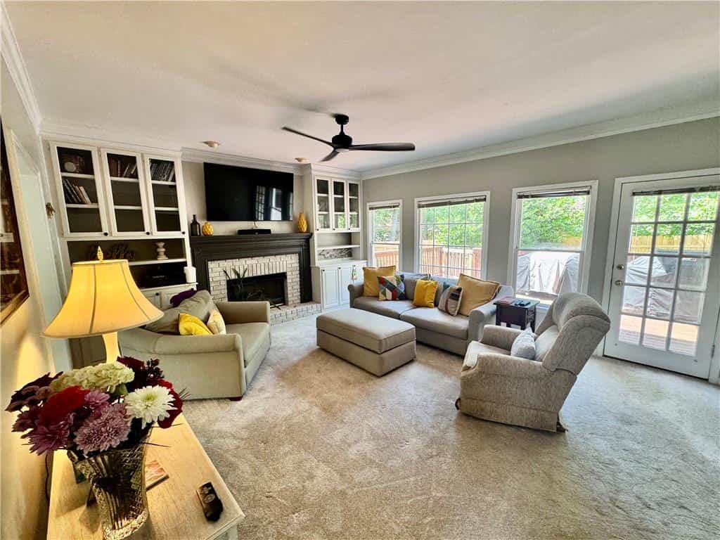 Listing photo 6