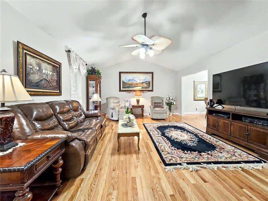 Listing photo 6