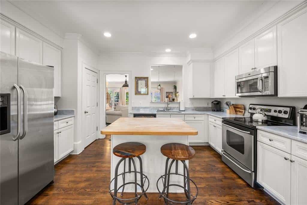 Listing photo 6
