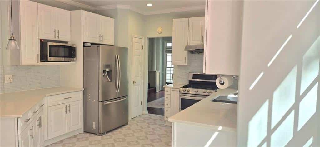 Listing photo 6