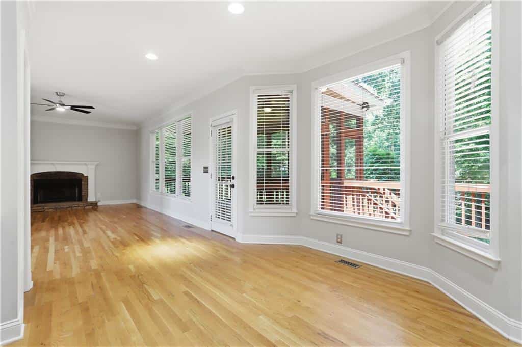Listing photo 6