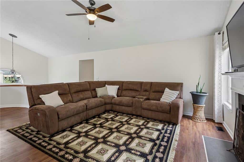 Listing photo 6