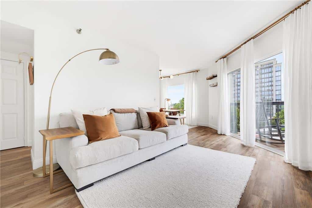 Listing photo 6