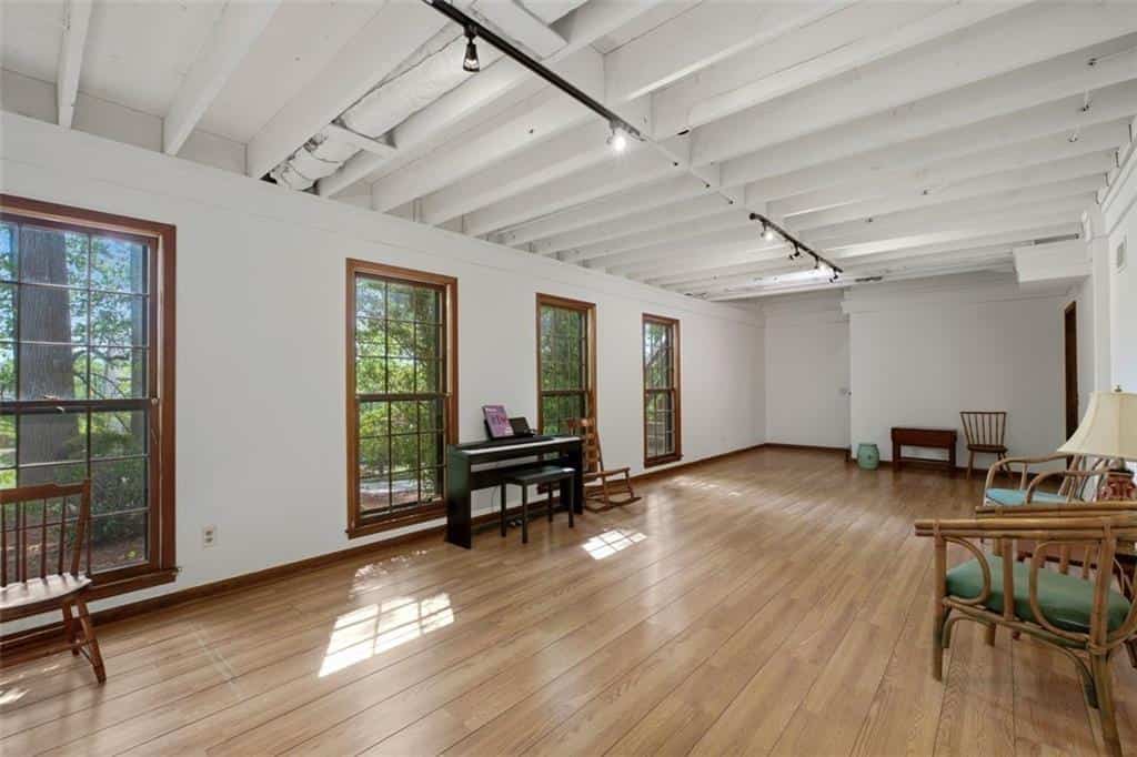 Listing photo 6