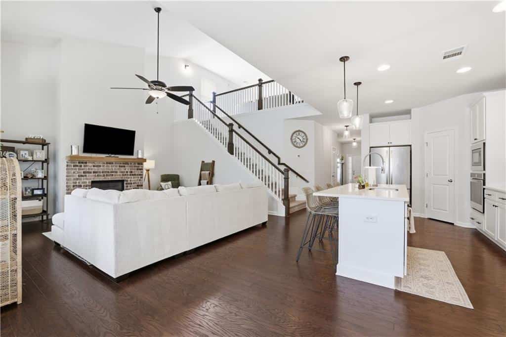 Listing photo 6