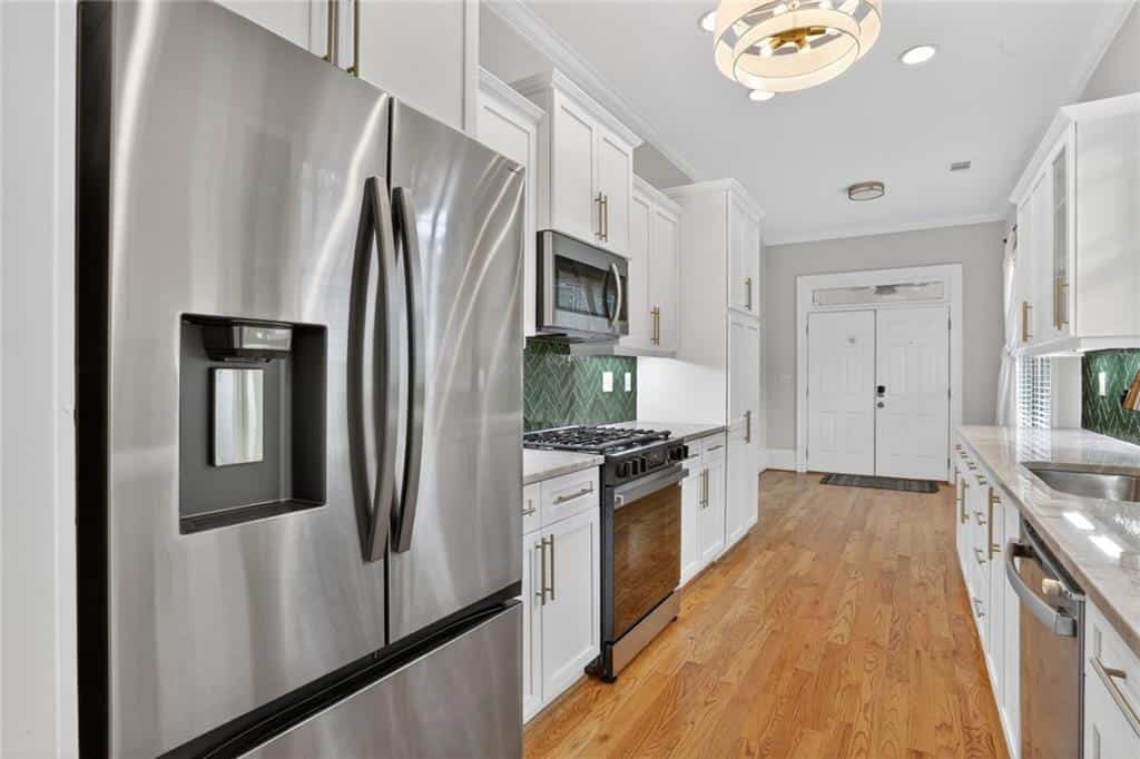Listing photo 6