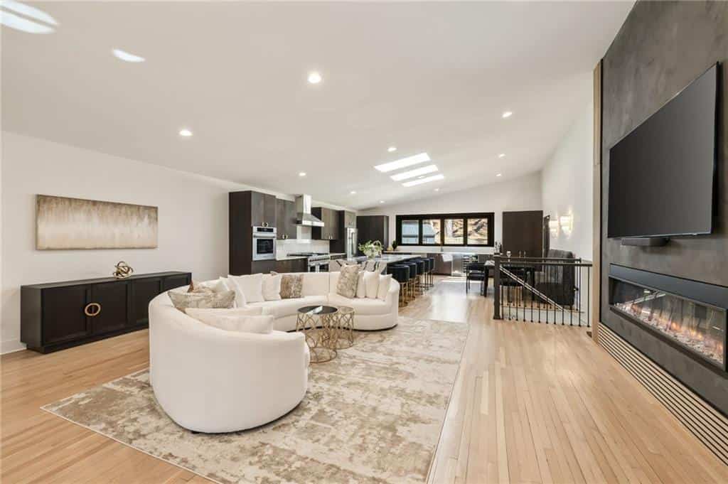 Listing photo 6