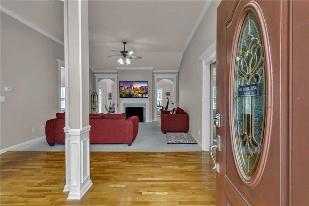 Listing photo 2