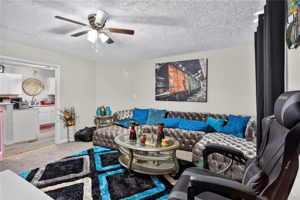Listing photo 6