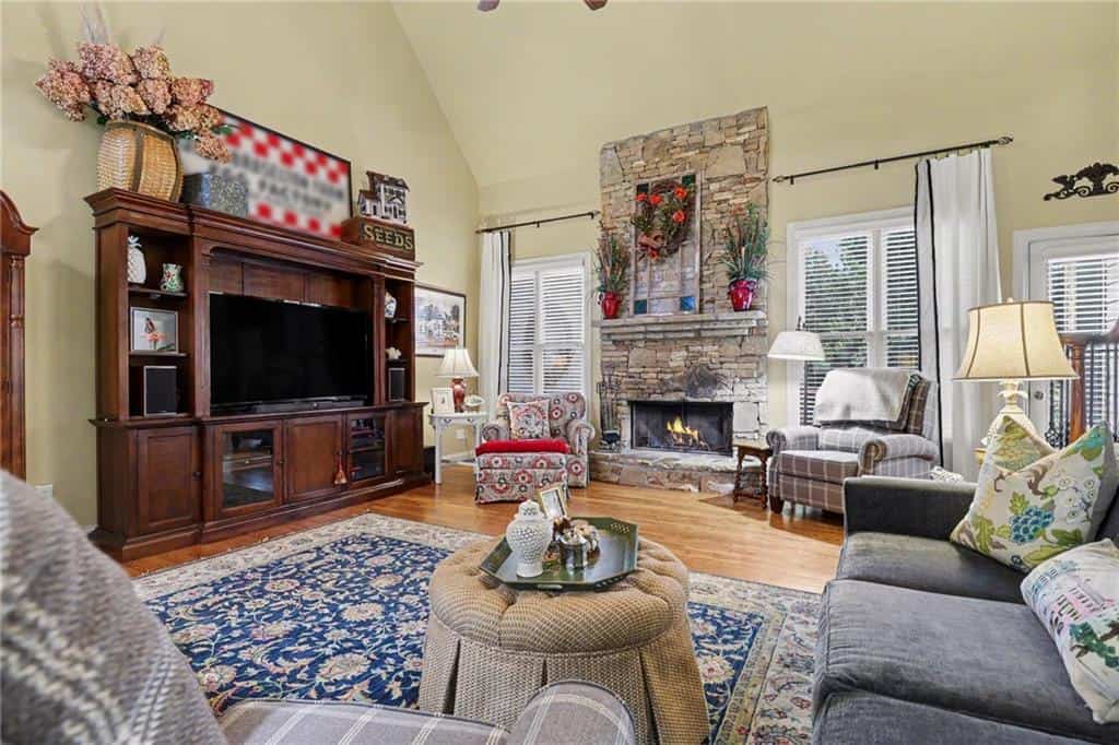 Listing photo 6