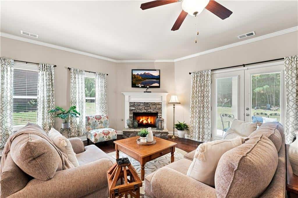 Listing photo 6