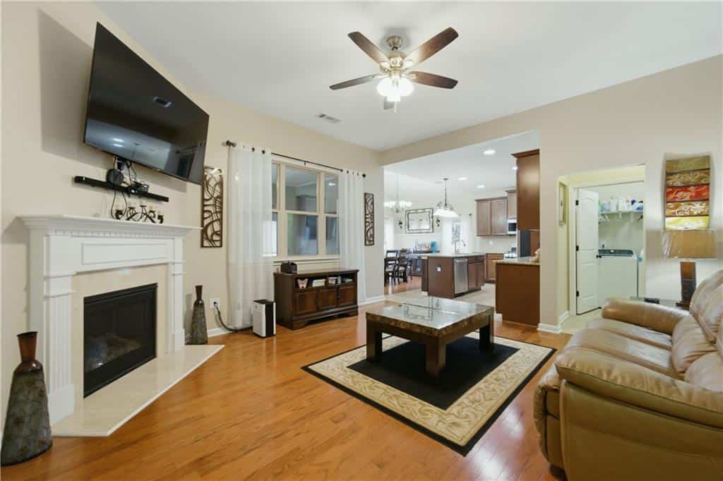 Listing photo 6
