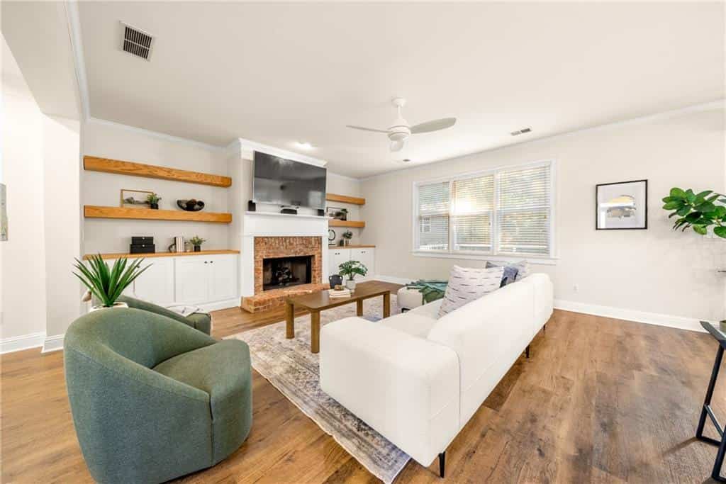 Listing photo 3