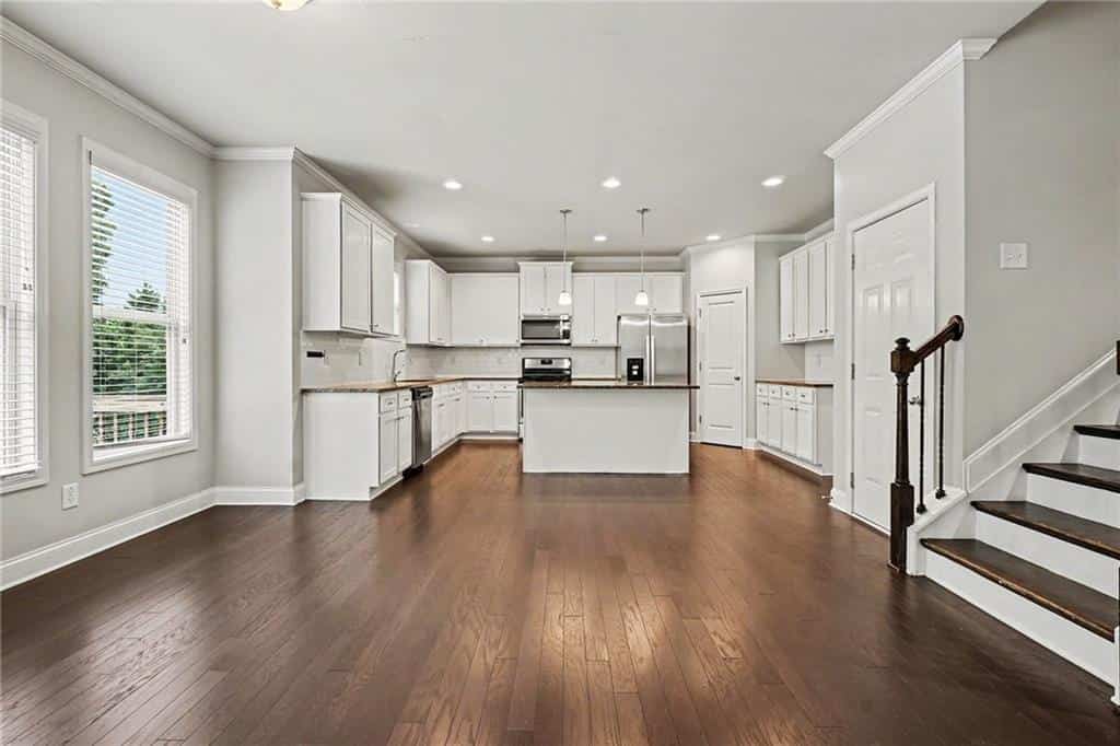 Listing photo 6