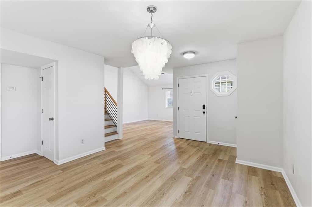 Listing photo 6