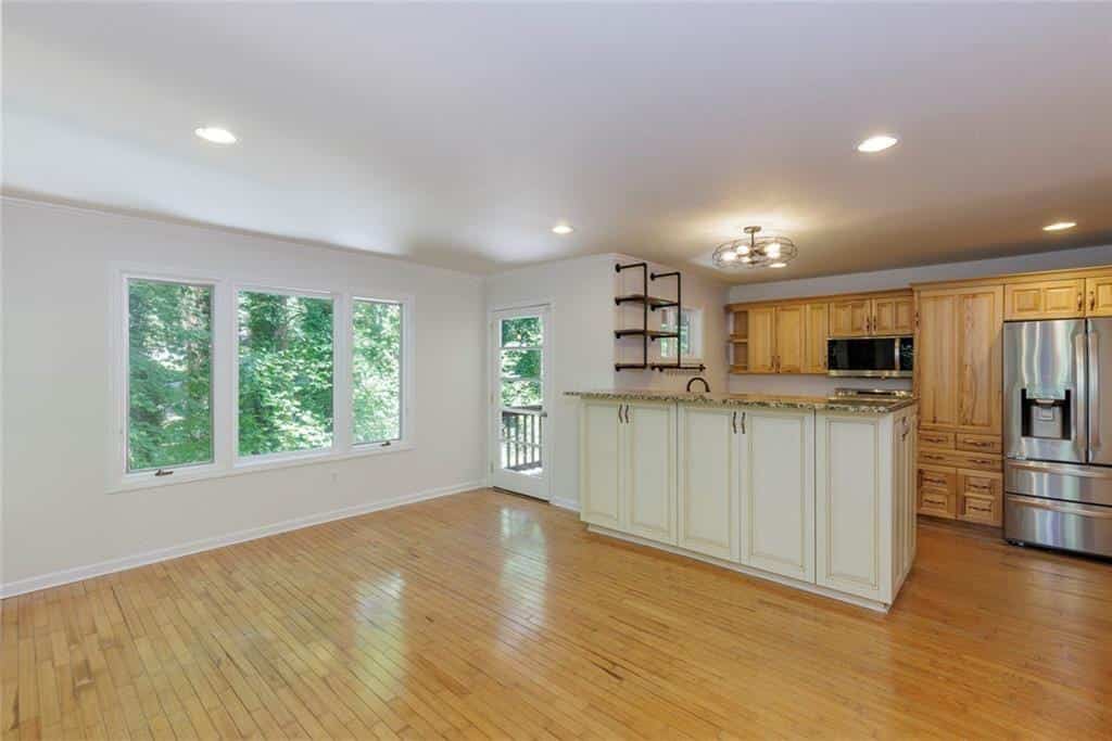Listing photo 6