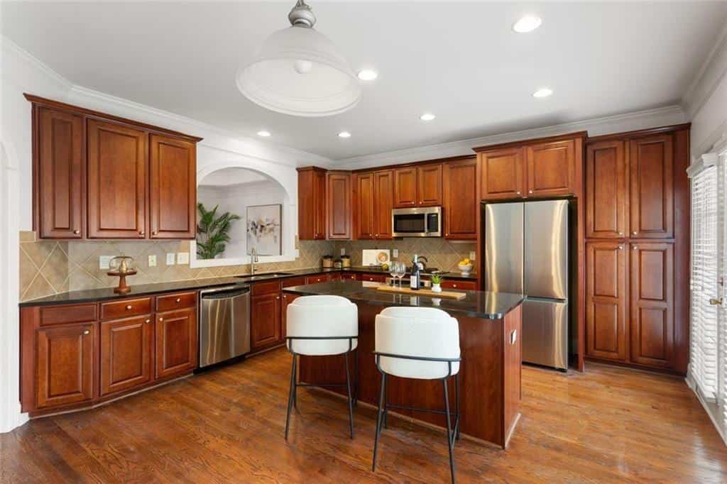 Listing photo 3