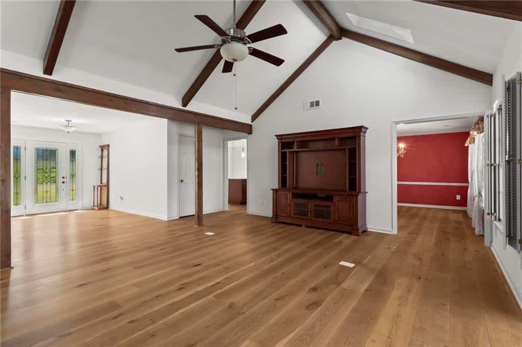 Listing photo 6