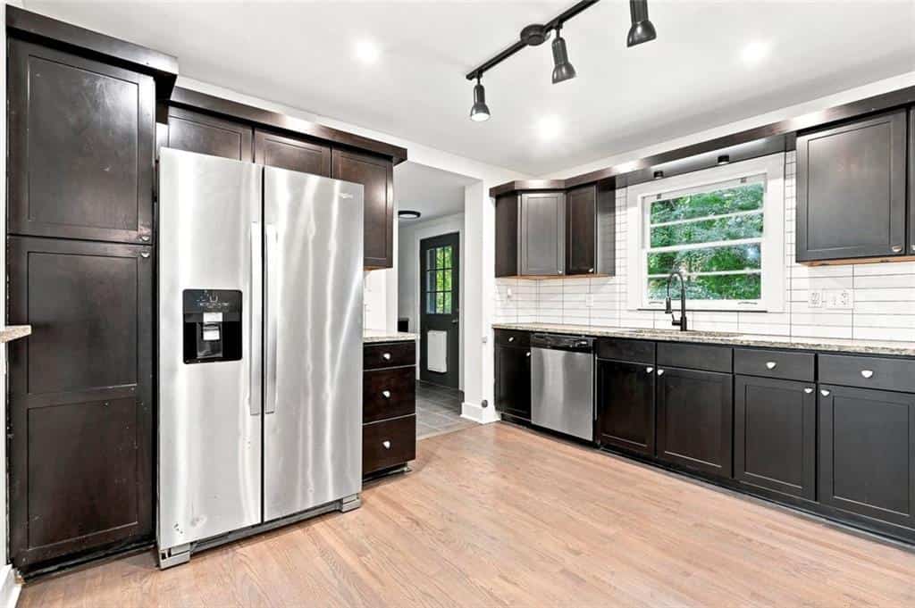 Listing photo 6