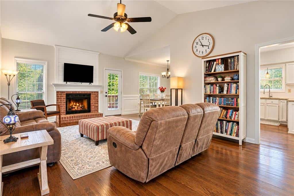 Listing photo 6