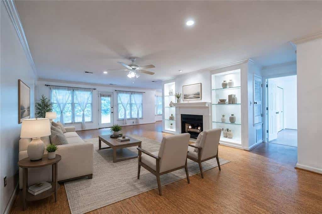 Listing photo 3