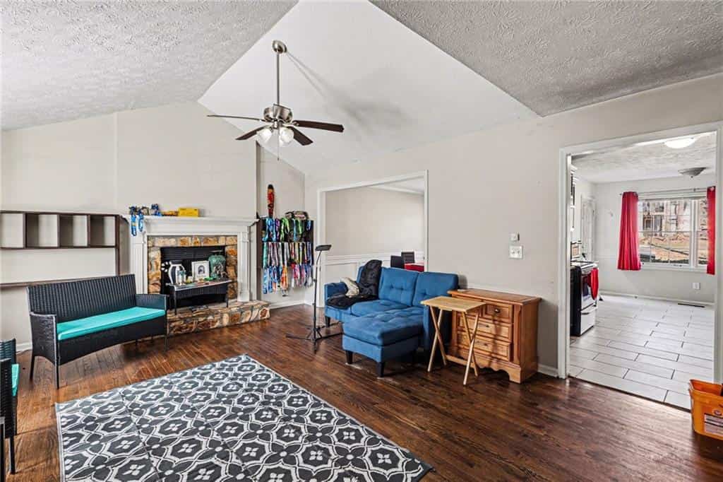 Listing photo 6