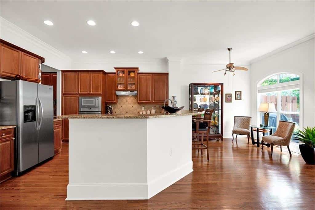 Listing photo 6