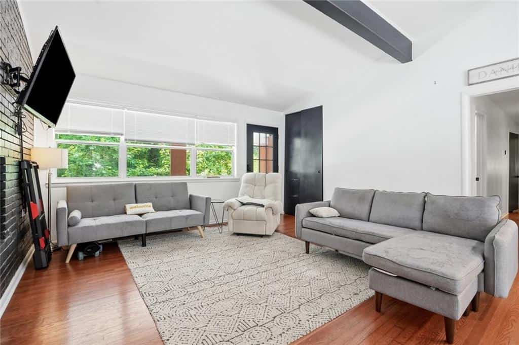 Listing photo 6