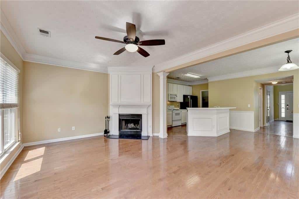 Listing photo 6