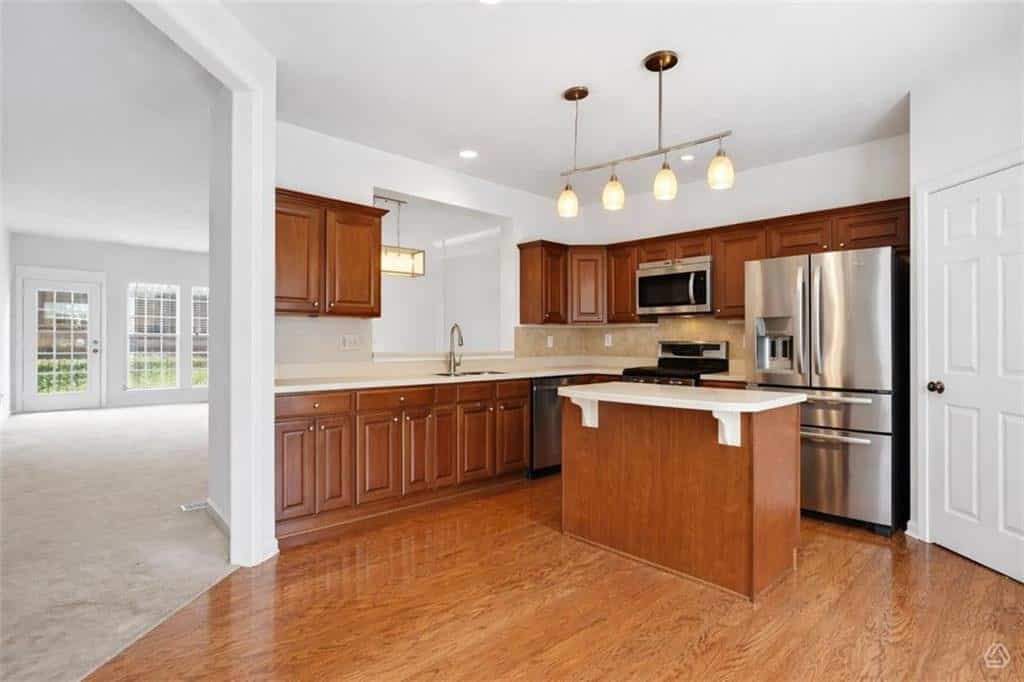 Listing photo 6