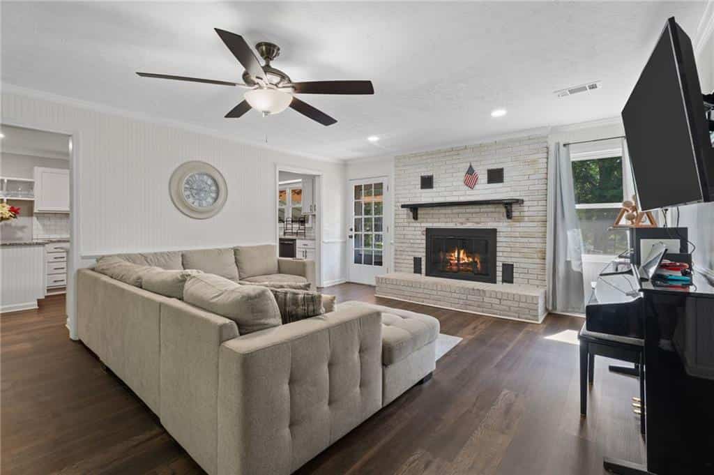 Listing photo 6