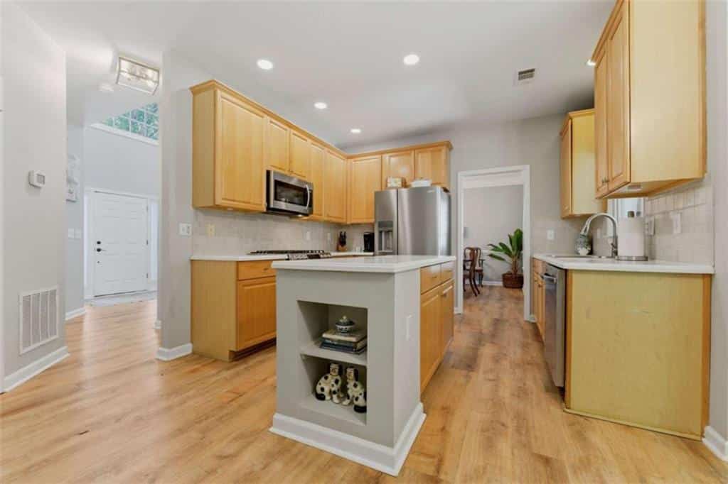Listing photo 6
