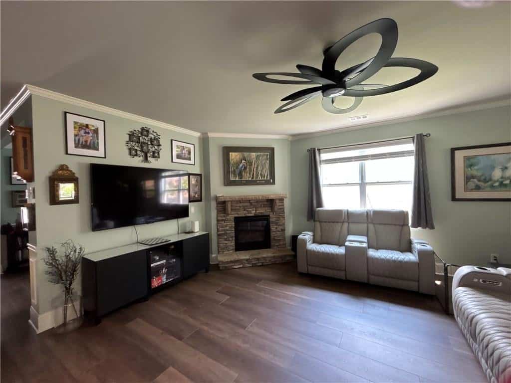 Listing photo 6