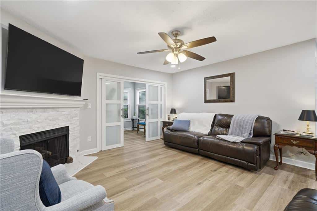 Listing photo 6