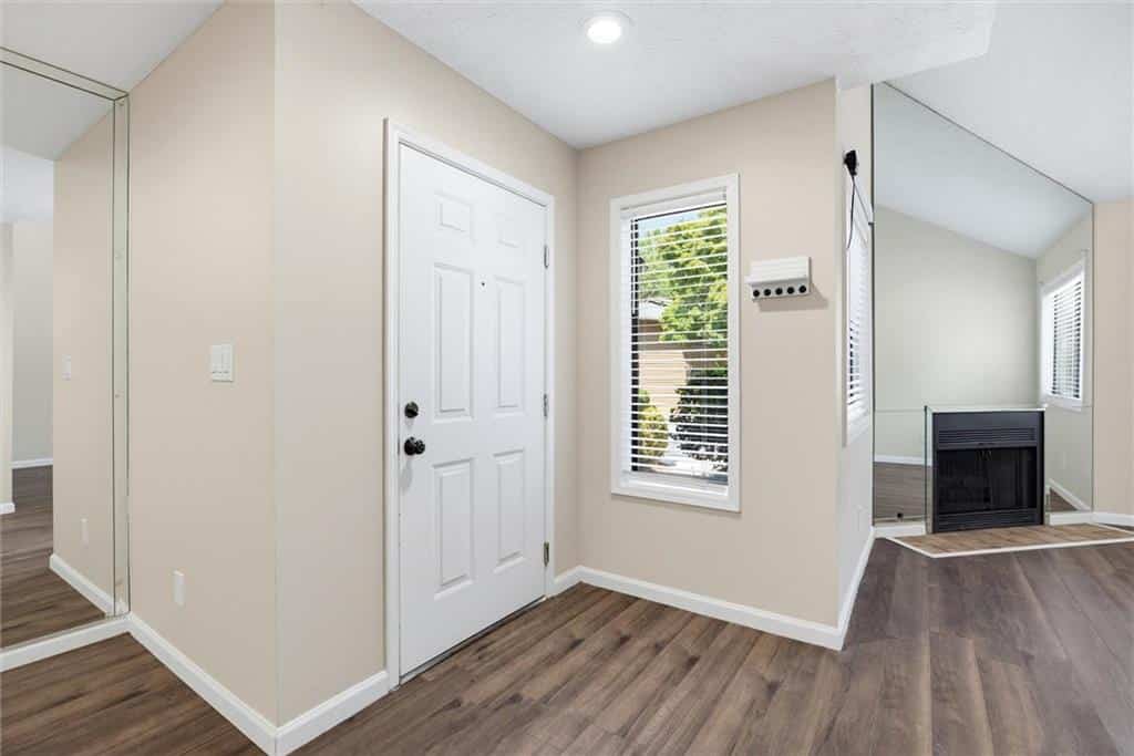Listing photo 6