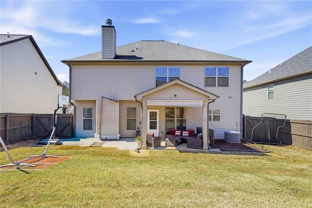 Listing photo 3